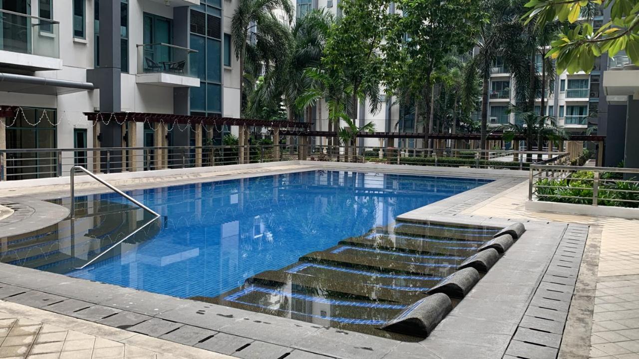 Two Palm Tree Villas Condominium - Studio 8Th Fl With Balcony - Across Terminal 3 Airport Pasay Exterior photo