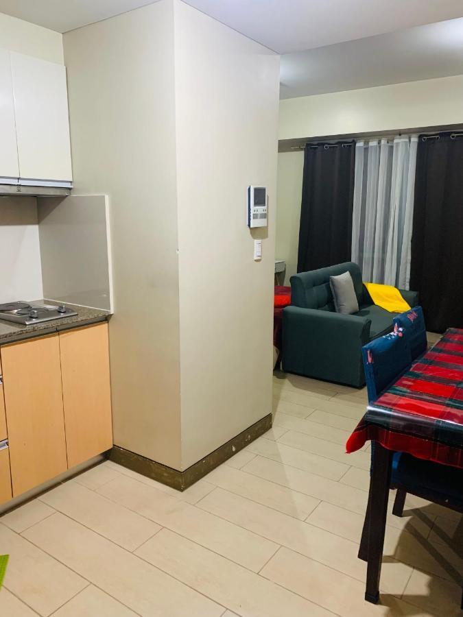 Two Palm Tree Villas Condominium - Studio 8Th Fl With Balcony - Across Terminal 3 Airport Pasay Exterior photo
